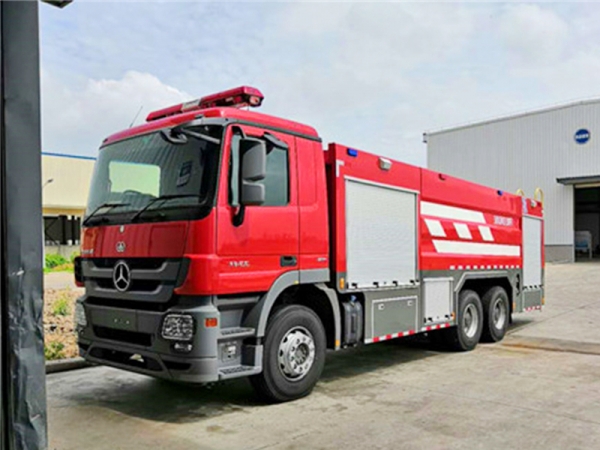 奔馳12噸泡沫消防車